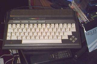 Commodore PLUS4 - výborný BASIC 3.5 + vestavěný Assembler/Monitor